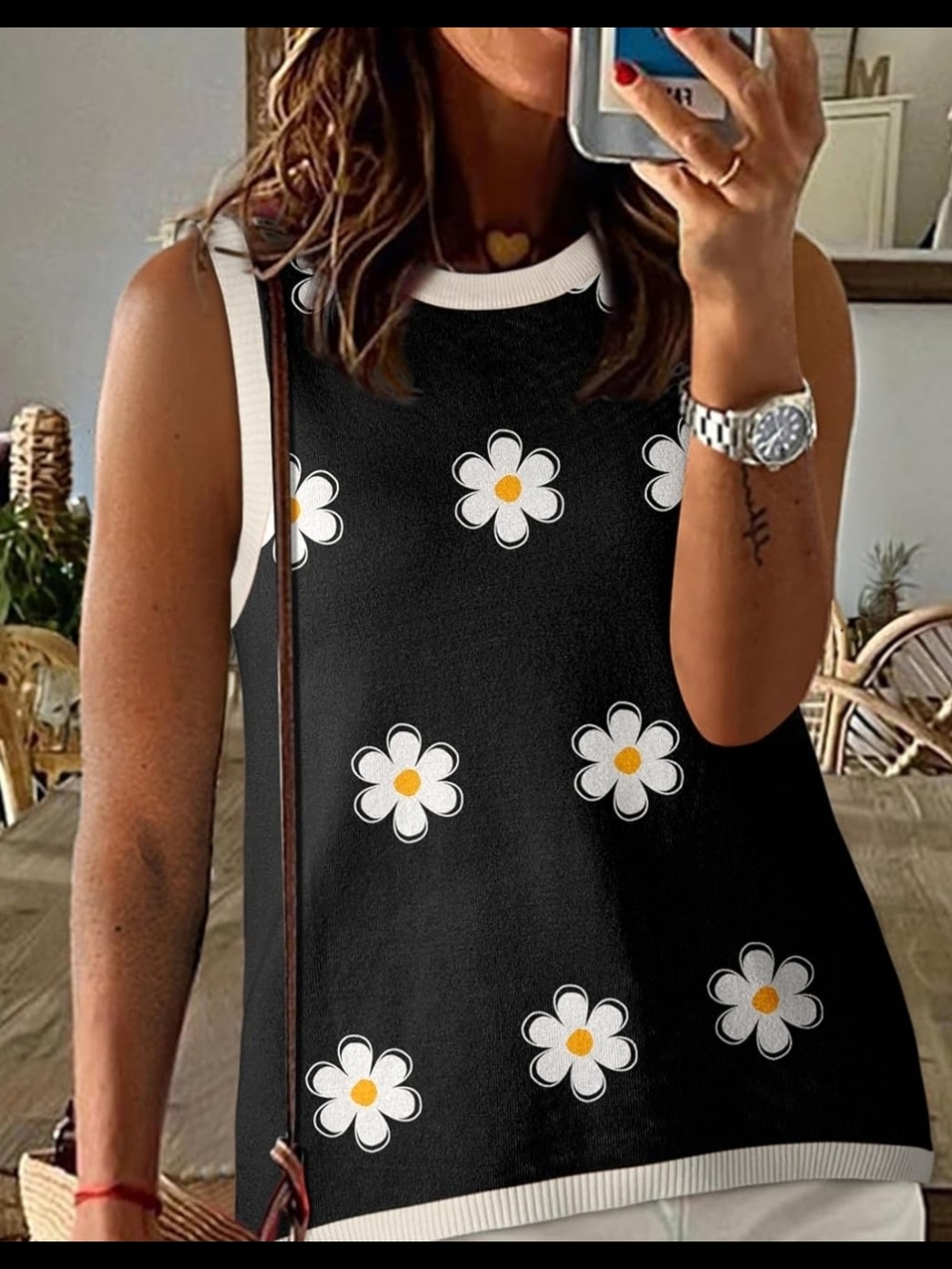 Women’s Black Daisy Print Sleeveless Tank Top